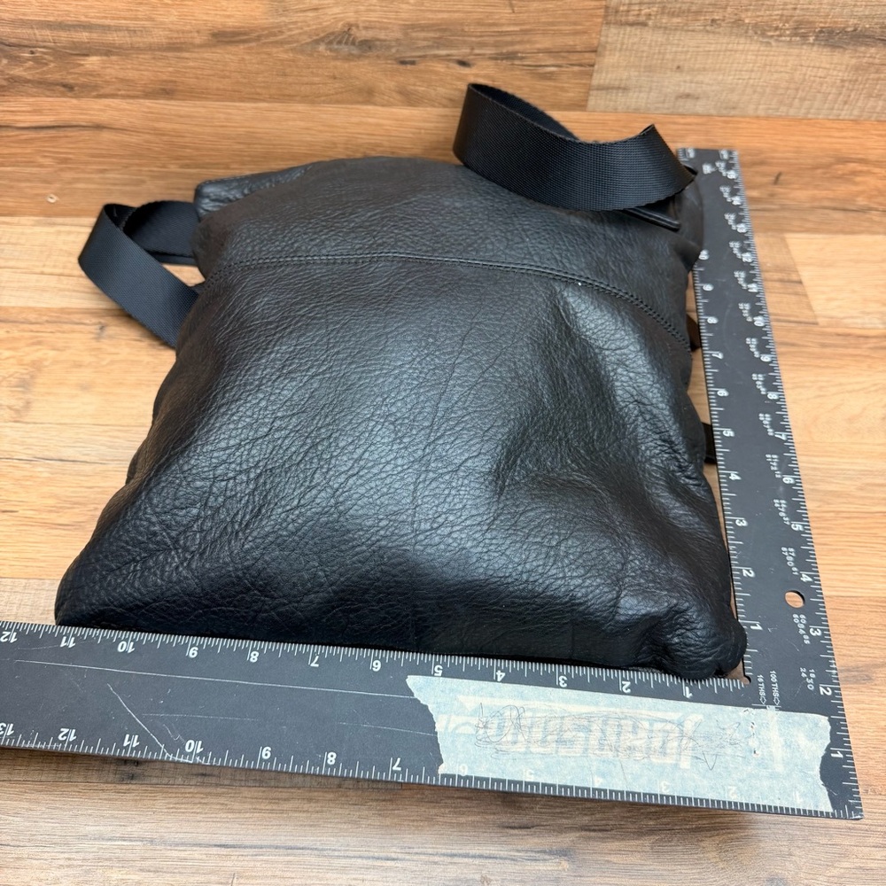 Margot Black Leather Triple Zip Compartment handbag Silver zip Pockets pebbled - Picture 4 of 9